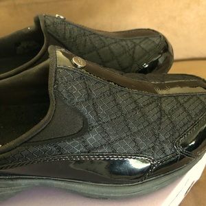 Easy Spirit shoes, size 9.5 in black. Looks great with slacks or capris.